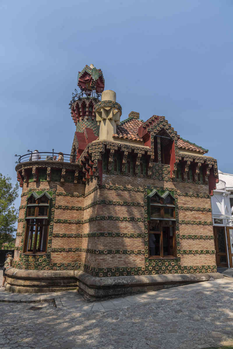 Cantabria 007 - Comillas - Villa Quijano o el Capricho de Gaudí.jpg